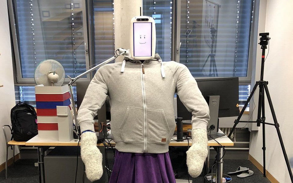 روبوت HuggieBot